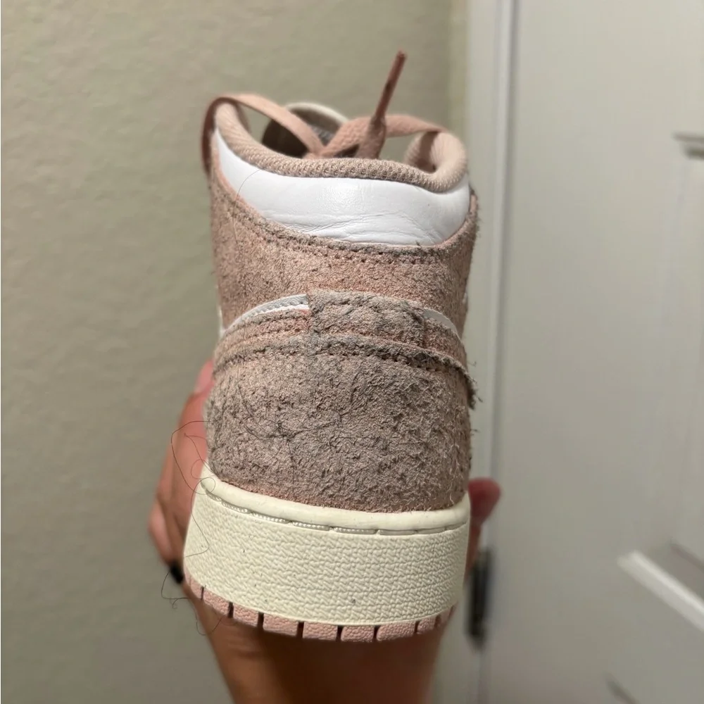 Nike Kids Sneakers in White & Dusty Pink Suede